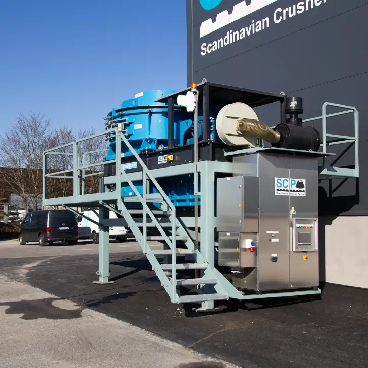 En VSI-kross utomhus på SCP:s lager